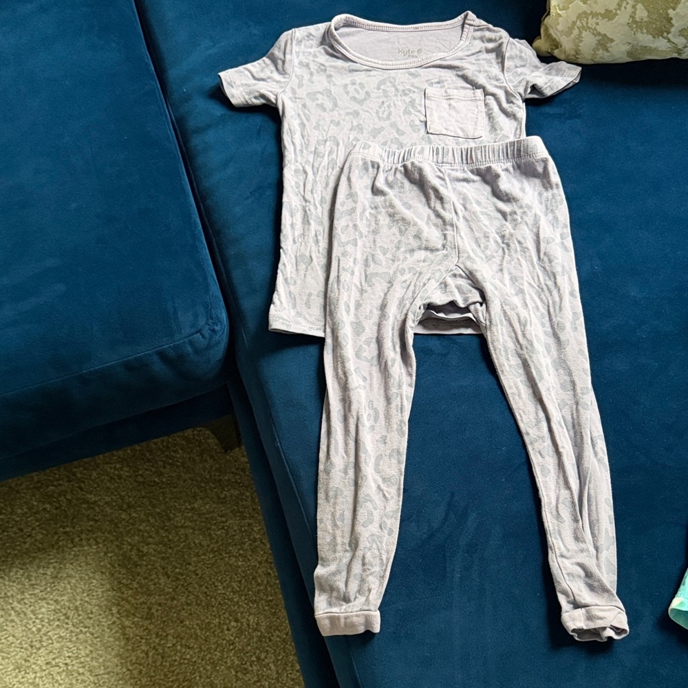 Kyte baby : great condition Light purple  Leopard Print Pajama Set